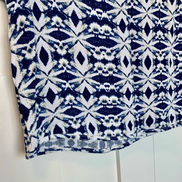 Adult Native Youth Boxy Crop Top in blue & white kaleidoscope pattern - Picture 4 of 10